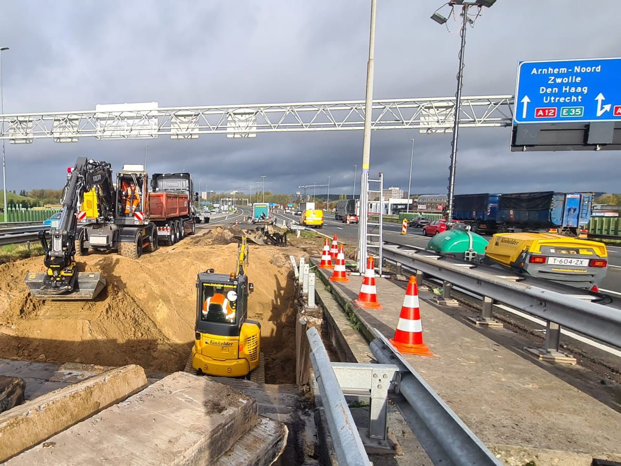 A12 bij Velperbroek vannacht weer open na herstel sinkhole