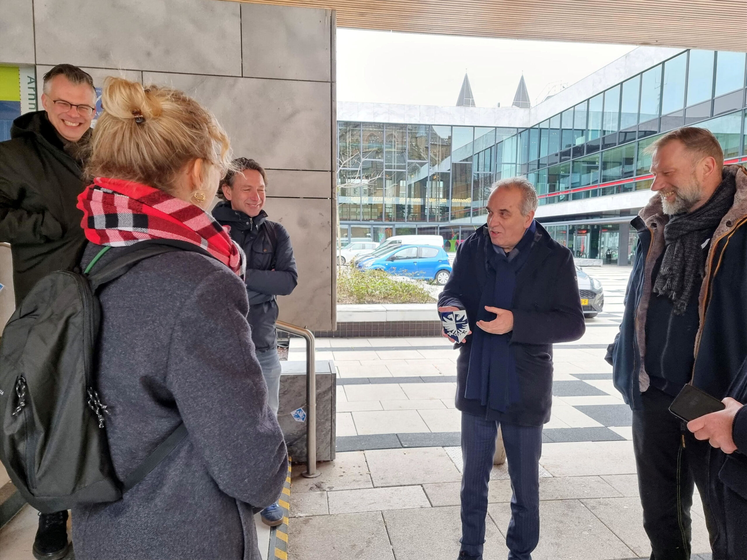 Gemeentehuis krijgt eerste monumentschildje
