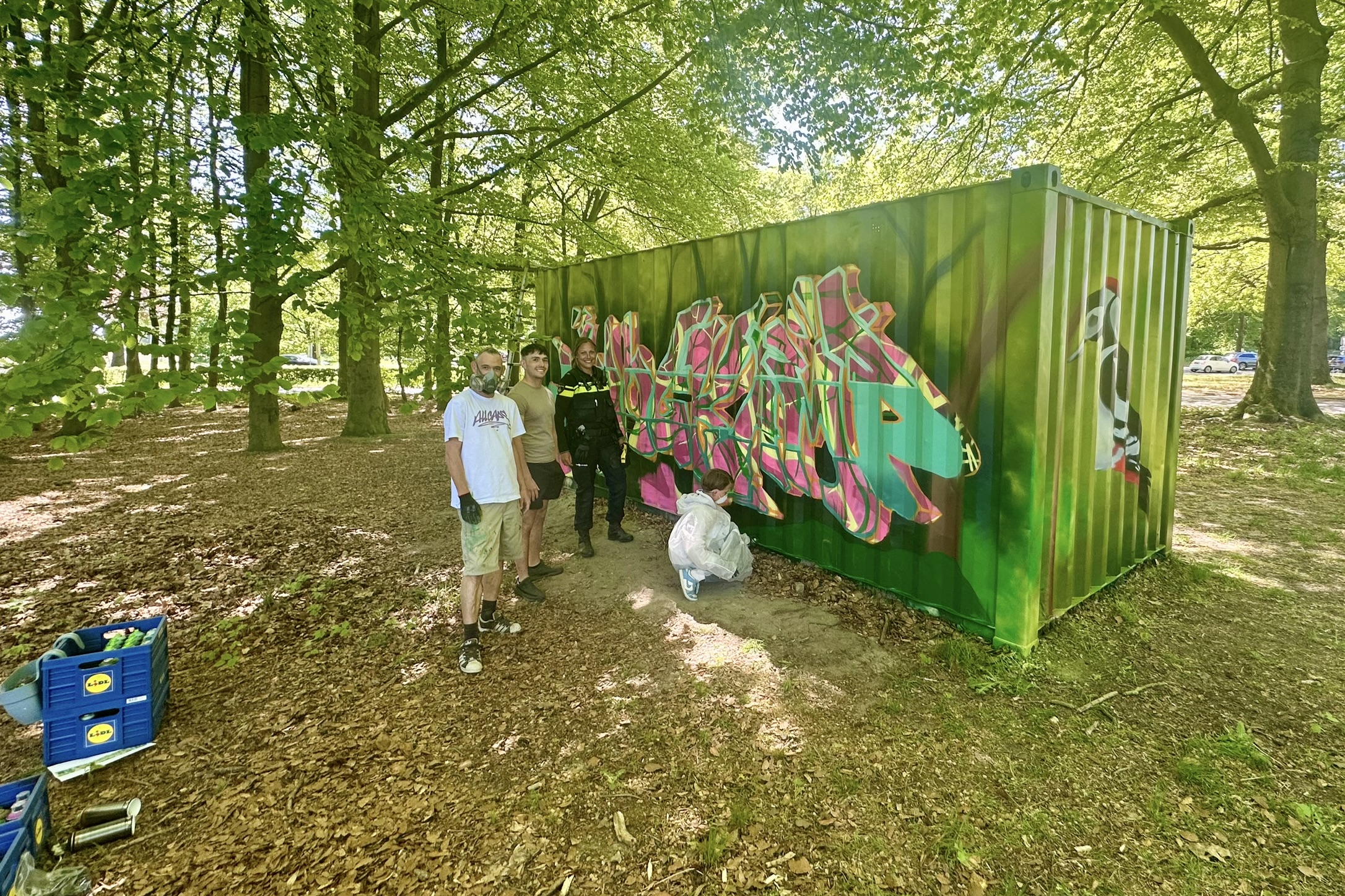 Jongerontmoetingsplek (JOP) Hoogkamp officieel bespoten met graffiti