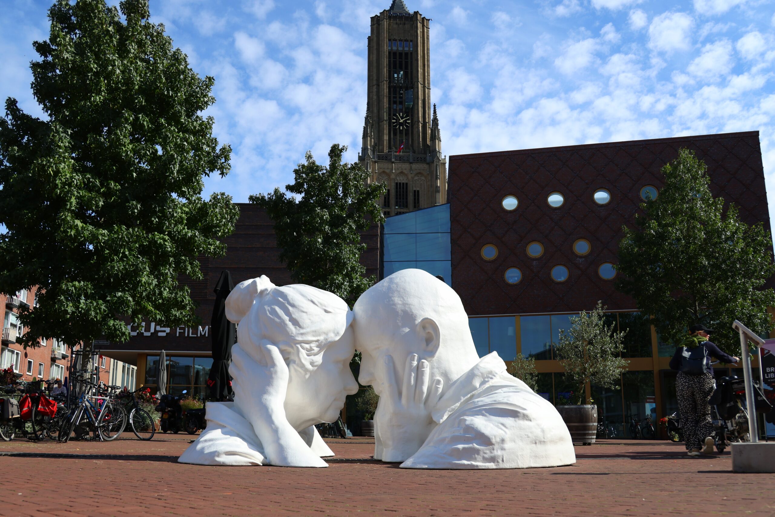 Opvallend kunstwerk in centrum van Arnhem vraagt aandacht voor ongeneeslijk zieken